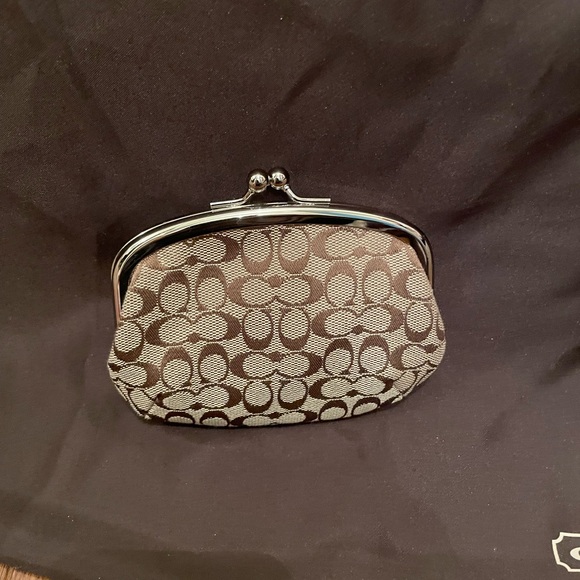 Coach signature coin purse - Picture 3 of 3
